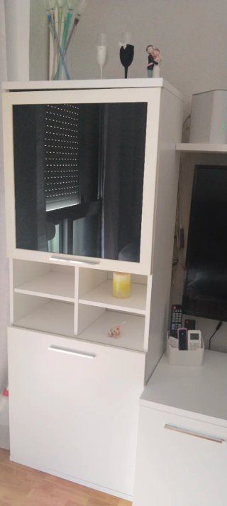 Mueble de salón blanco