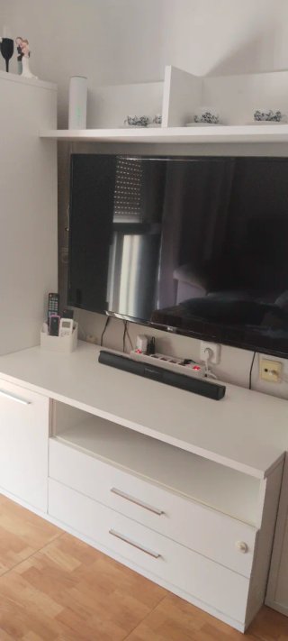 Mueble de salón blanco