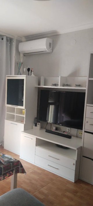 Mueble de salón blanco