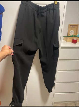 Pantalón cargo Zara negro