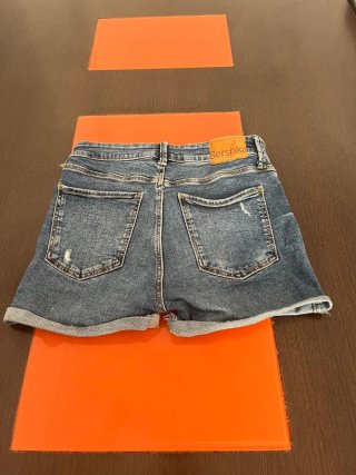 Pantalón corto vaquero Bershka T.34
