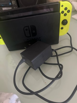 Nintendo Switch v1 con base y mando(incluye caja)