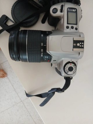 Cámara Canon EOS 300 más la Funda