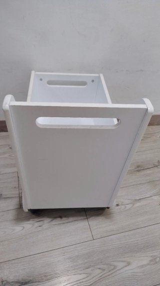 Caja de almacenaje infantil con ruedas