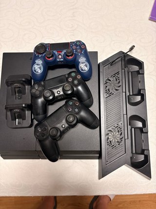 PS4 Fat + 3 mandos Sony