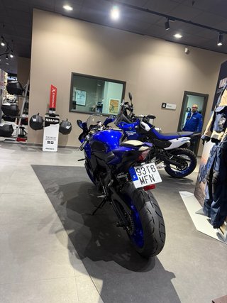 Yamaha R7 2023