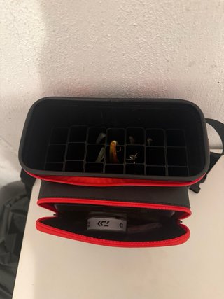 Mochila Spanish Lures con varios señuelos spinning