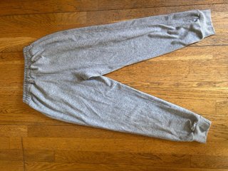 Pantalón Essentials Gris