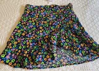 Falda mini Bershka floral fruncida XS