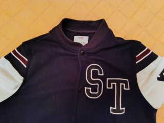 Chaqueta universitaria ST MCMXC