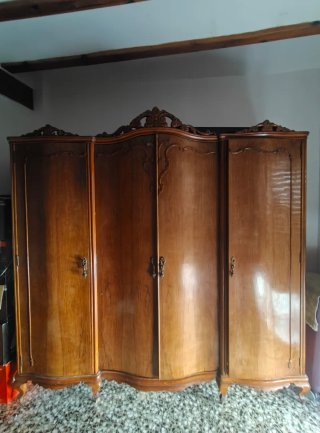Armario antiguo de madera tallada – pieza única