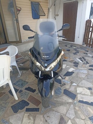 Suzuki Burgman 200 Negra