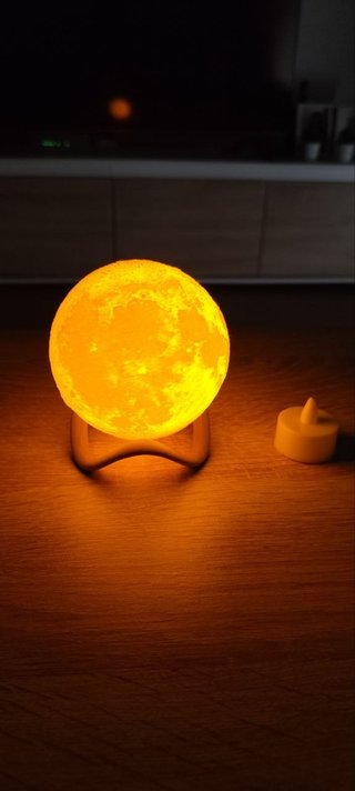 Lámpara Luna 3D con soporte incluido