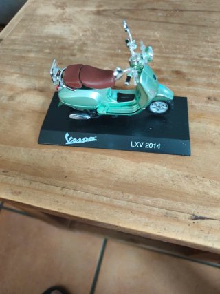 Miniatura Vespa LXV 2014 Verde