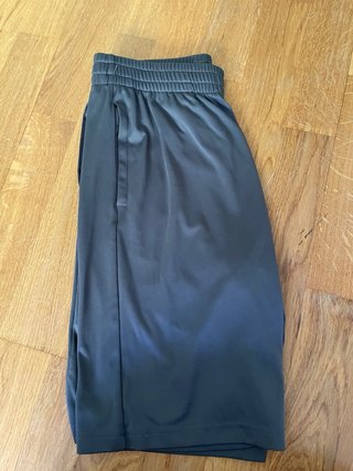 Pantalones cortos deportivos Adidas grises
