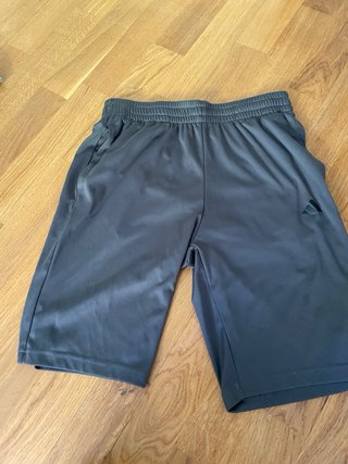 Pantalones cortos deportivos Adidas grises