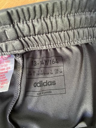 Pantalones cortos deportivos Adidas grises