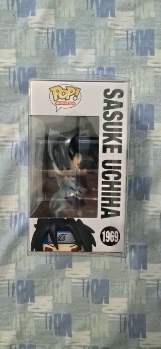 Funko Pop Naruto 1969 Sasuke Uchiha Glows Dark
