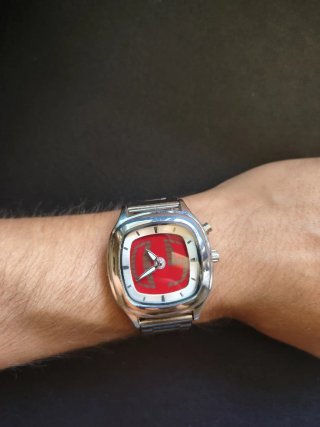 Reloj Y2K Rojo y Plateado