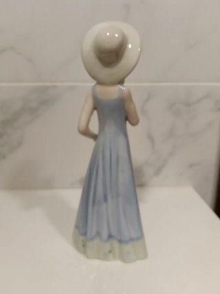 Figura de porcelana mujer con sombrero