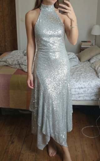 Vestido lentejuelas Bershka estilo sirena plateado