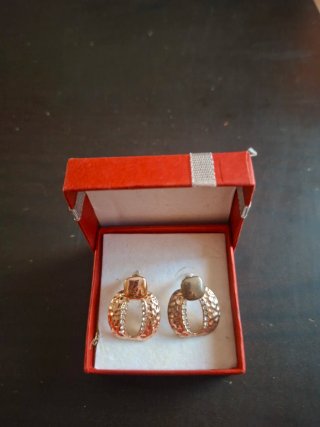 Pendientes dorados con circonitas