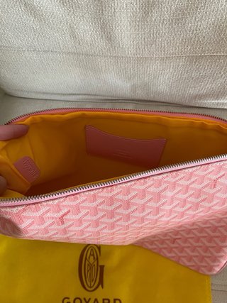 Funda ordenador estilo Goyard rosa.
