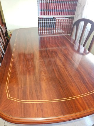 Mesa de salón extensible de madera