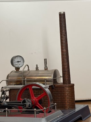 Máquina de vapor antigua + 3 accesorios