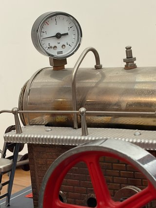 Máquina de vapor antigua + 3 accesorios