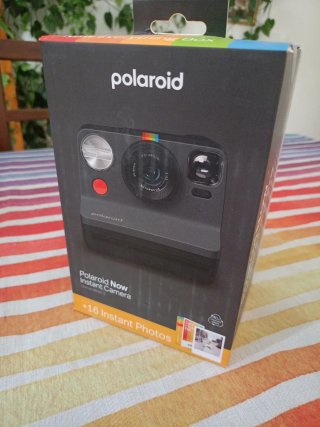 Cámara Instantánea Polaroid Now con 2 paq.Película