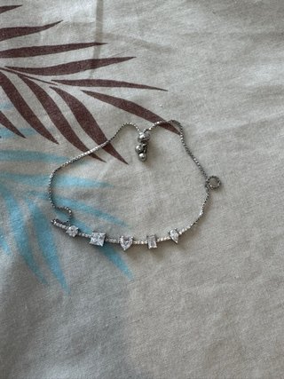 Pulsera bonita plata con adornos