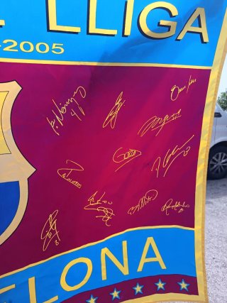 Bandera FC Barcelona Campeón Liga 04/05 Firmada
