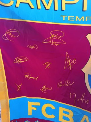 Bandera FC Barcelona Campeón Liga 04/05 Firmada