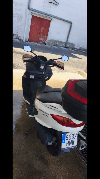 Suzuki Burgman 125 Maxi Scooter