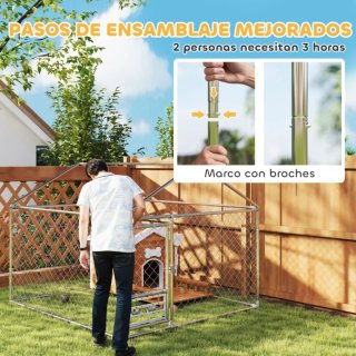 Gallinero exterior con techo