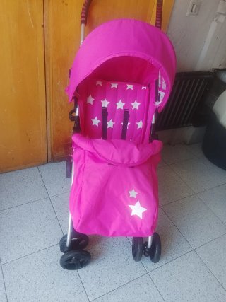 Carro de bebé rosa con estrellas