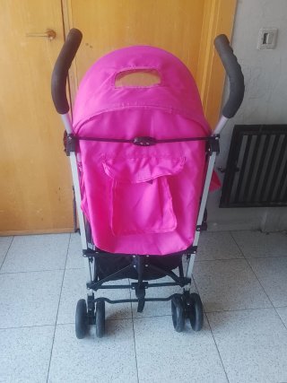 Carro de bebé rosa con estrellas
