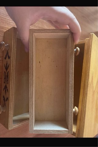 Mini cassettiera vintage in legno decorata