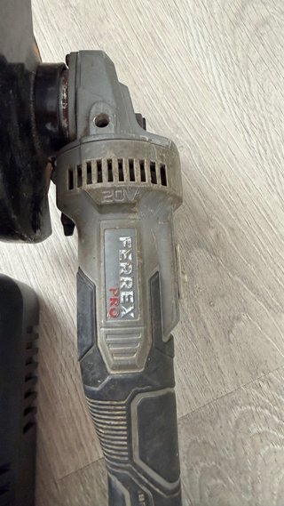 Amoladora Ferrex Pro 20V + Batería 5Ah + Cargador