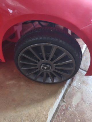 Coche eléctrico infantil rojo