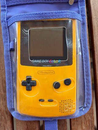 Game Boy Color Amarilla