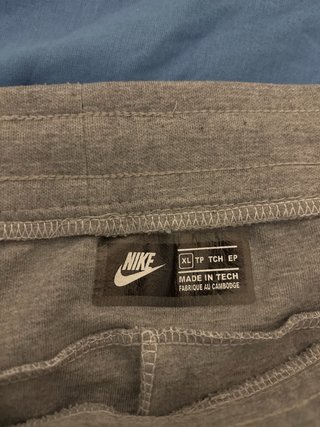 Pantalón Nike Tech Gris Largo