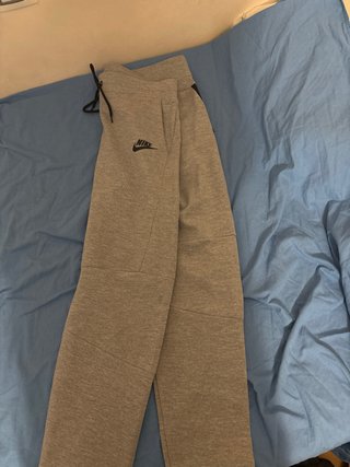 Pantalón Nike Tech Gris Largo