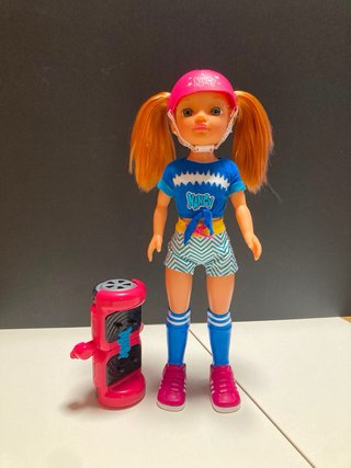 Muñeca Nancy con Hoverboard