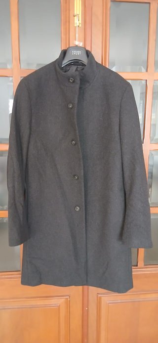 Ropa de abrigo y dos cortinas