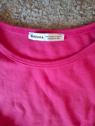 Camiseta Bershka fucsia talla S