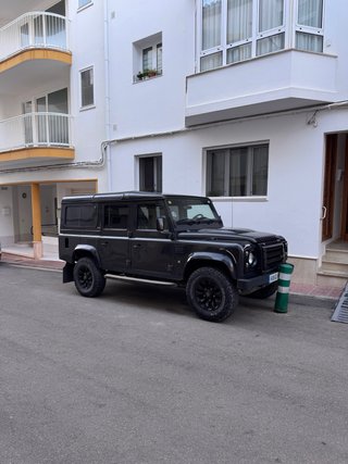 Land Rover Defender 2012