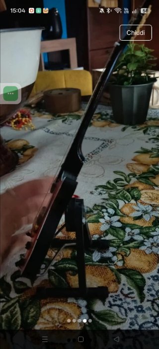 Chitarra elettrica da collezione in legno
