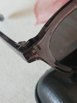 Occhiali da sole Caterside grigi con custodia